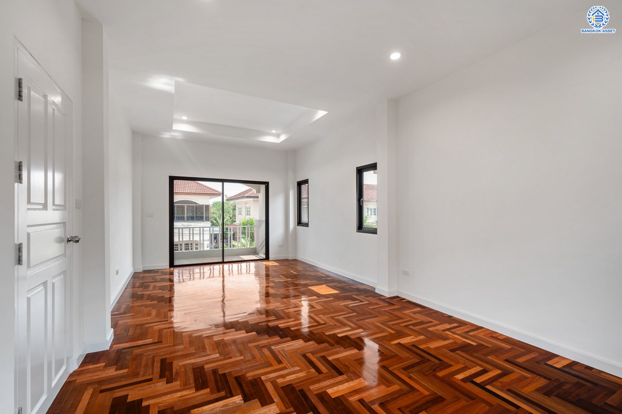 บ้านมือสองตกแต่งใหม่ โครงการ รติรมย์2 ราชพฤกษ์-กาญจนาภิเษก ซ.สวนผัก32 ส่วนกลางครบครัน พร้อมอยู่ เนื้อที่ 56 ตร.ว. ฟังก์ชัน 3 ห้องนอน 2 ห้องน้ำ 1 ห้องอเนกประสงค์ จอดรถได้ 2 คัน บนทำเลศักยภาพ เชื่อมต่อหลายเส้นทาง ใกล้ทางด่วน "ศรีรัช" และเซ็นทรัล เวสต์วิลล์...